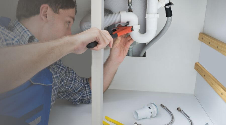 Expert burst pipe repair services in Plumerville, AR